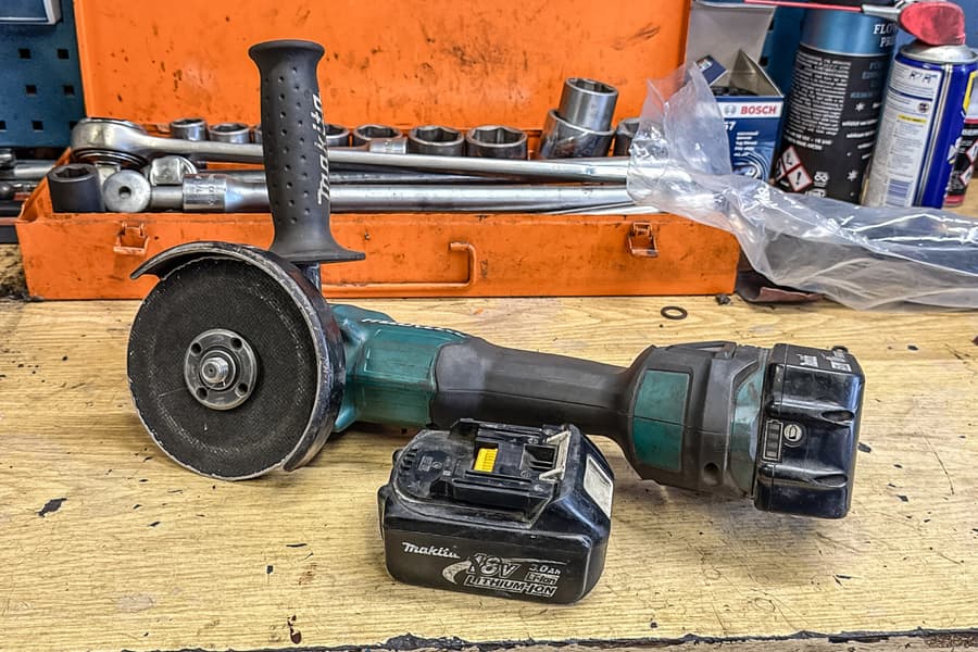 Akku Einhandwinkelschleifer Makita DGA504